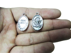 Encanto de metal de primera comunión en miniatura de 0.75