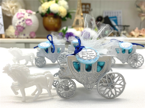 5.25" Plastic Horse & Carriage Favor (With Opening Carriage) (12 Pcs)